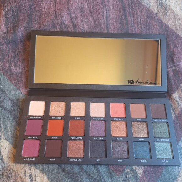 🌍 Urban Decay “Born to Run” Eyeshadow Palette 🌍 - Picture 1 of 2
